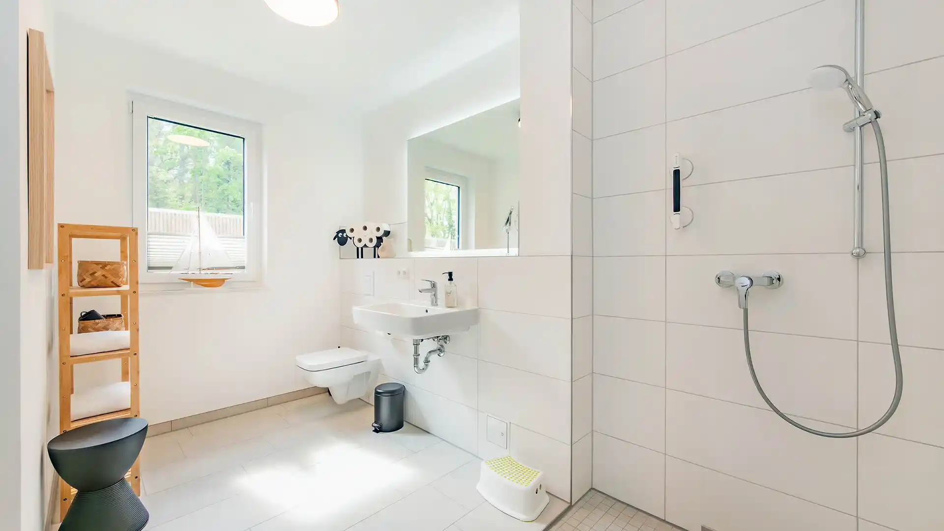 Blaubarschbude Kölpinsee Badezimmer mit Dusche